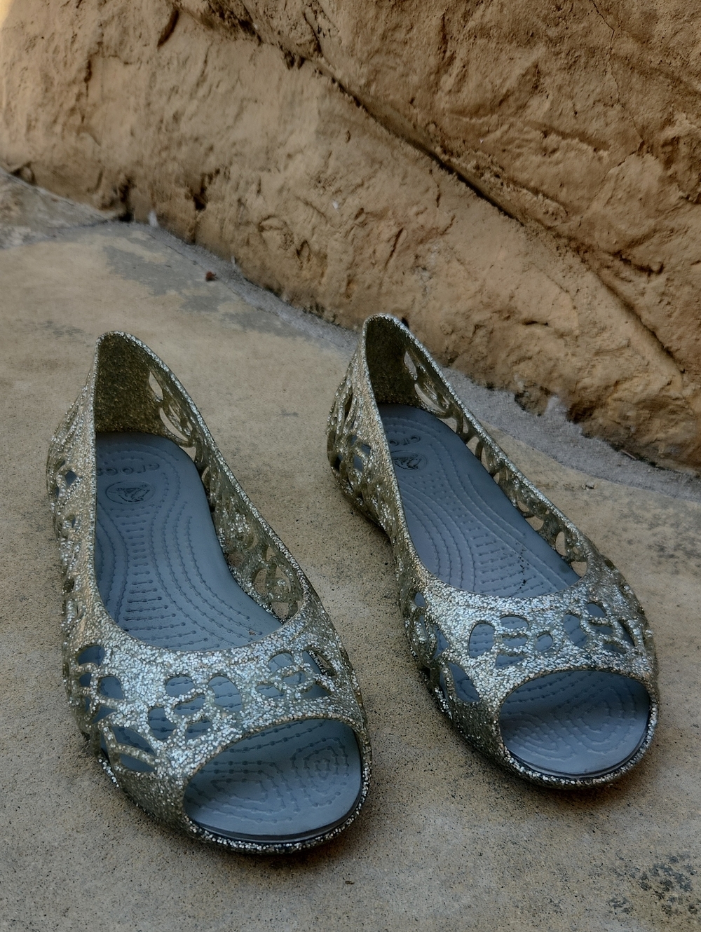 Crocs Isabella Glitter Peep Toe Flats Sandals Silver Gold Metallic Size 3 Girls